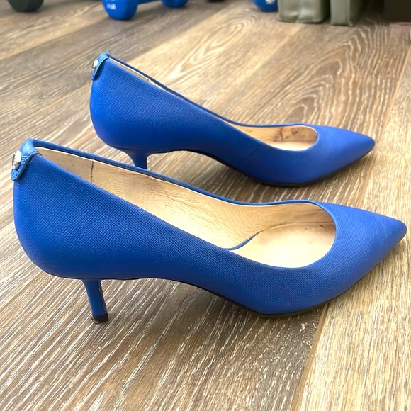 Michael kors cobalt blue flex heels - Picture 3 of 7
